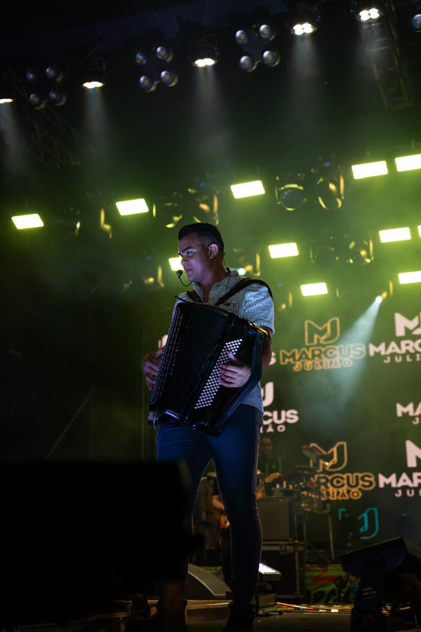 Show com luzes verdes